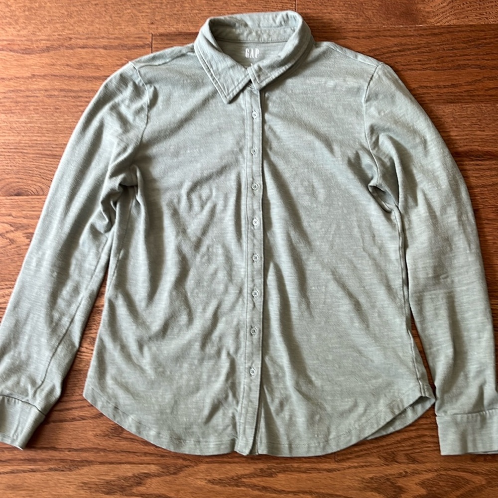 Gap Long Sleeve Knit Shirt.